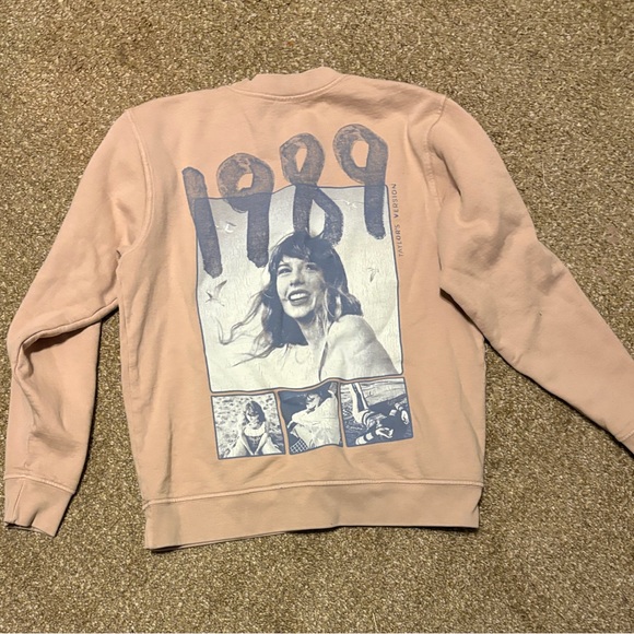Taylor Swift 1989 (Taylor’s Version) Pink Crewneck — OFFICIAL MERCH - Picture 2 of 3